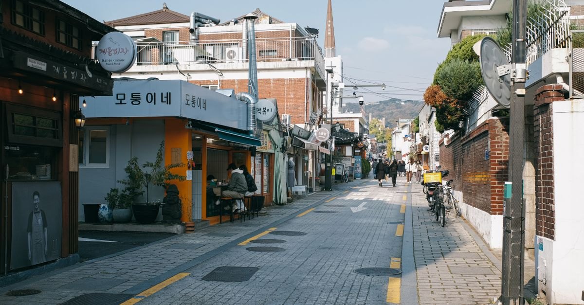 Contemporary Seoul travel photograph for First Day in Seoul: A Jet-Lag-Friendly Plan for Early Arrivals and Hotel Check-In Gaps