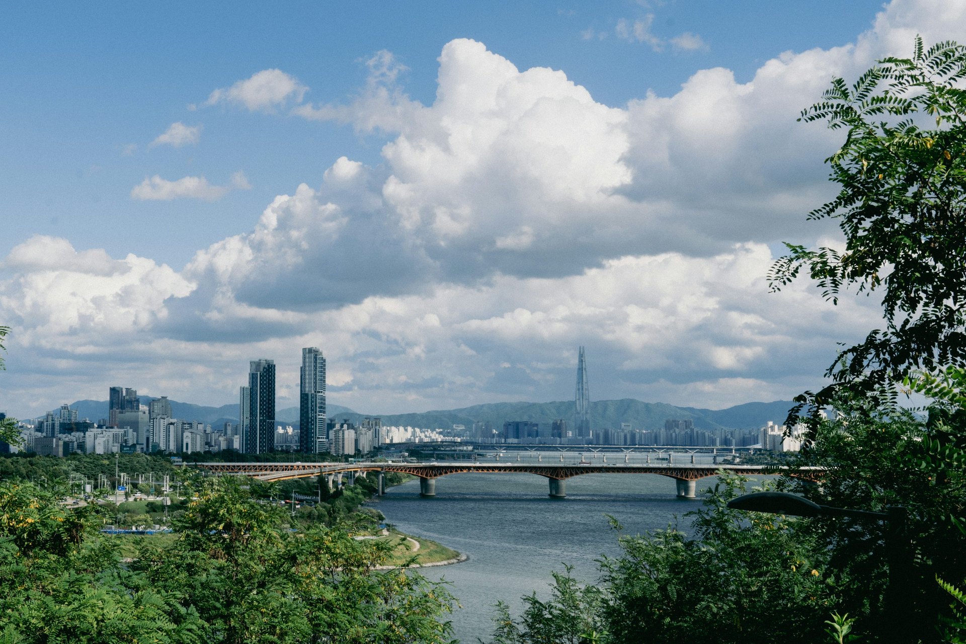 Contemporary Seoul travel photograph for 6-Day Seoul Itinerary: Famous Sights, Local Neighborhoods, and Flexible Days