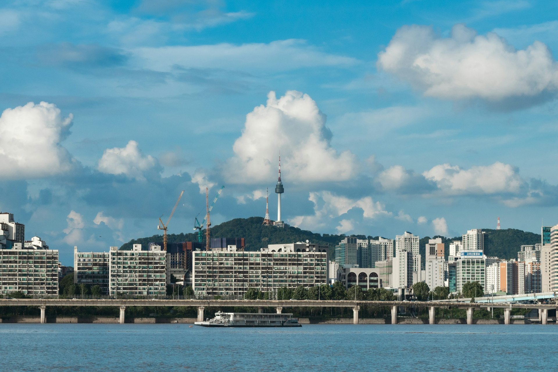 Contemporary Seoul travel photograph for Suwon Day Trip from Seoul: Subway or Train, Route Design, and Timing