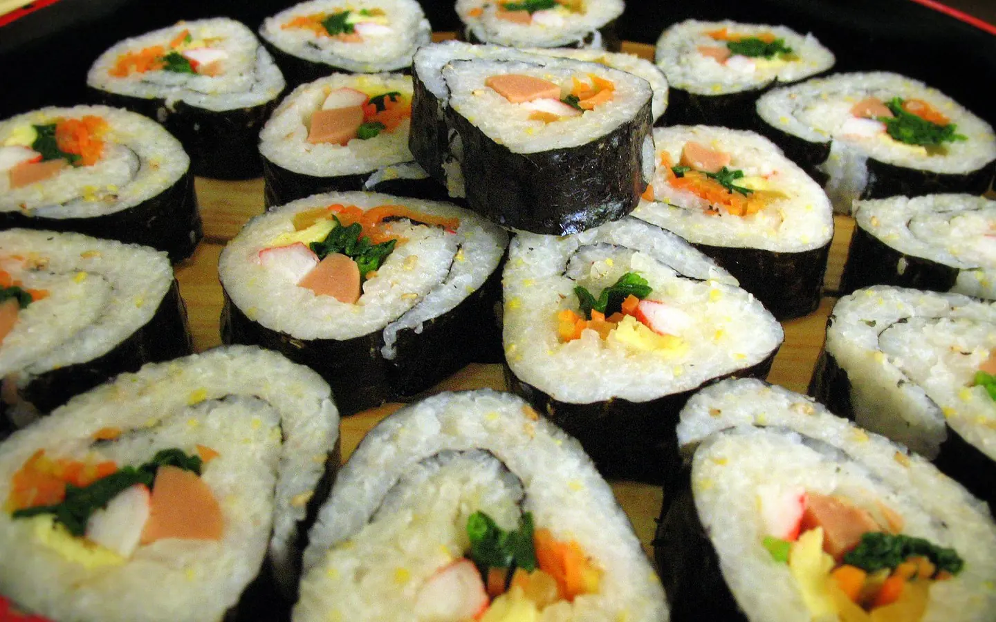 Sliced kimbap arranged on a plate.